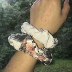 Blossom Scrunchie Set🌺🌻